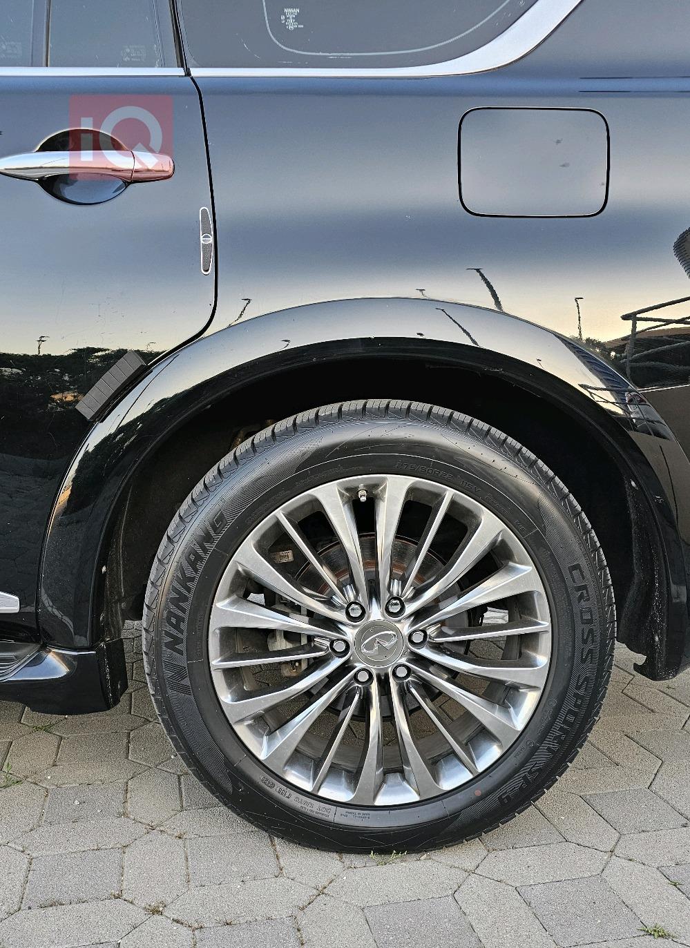 Infiniti QX80